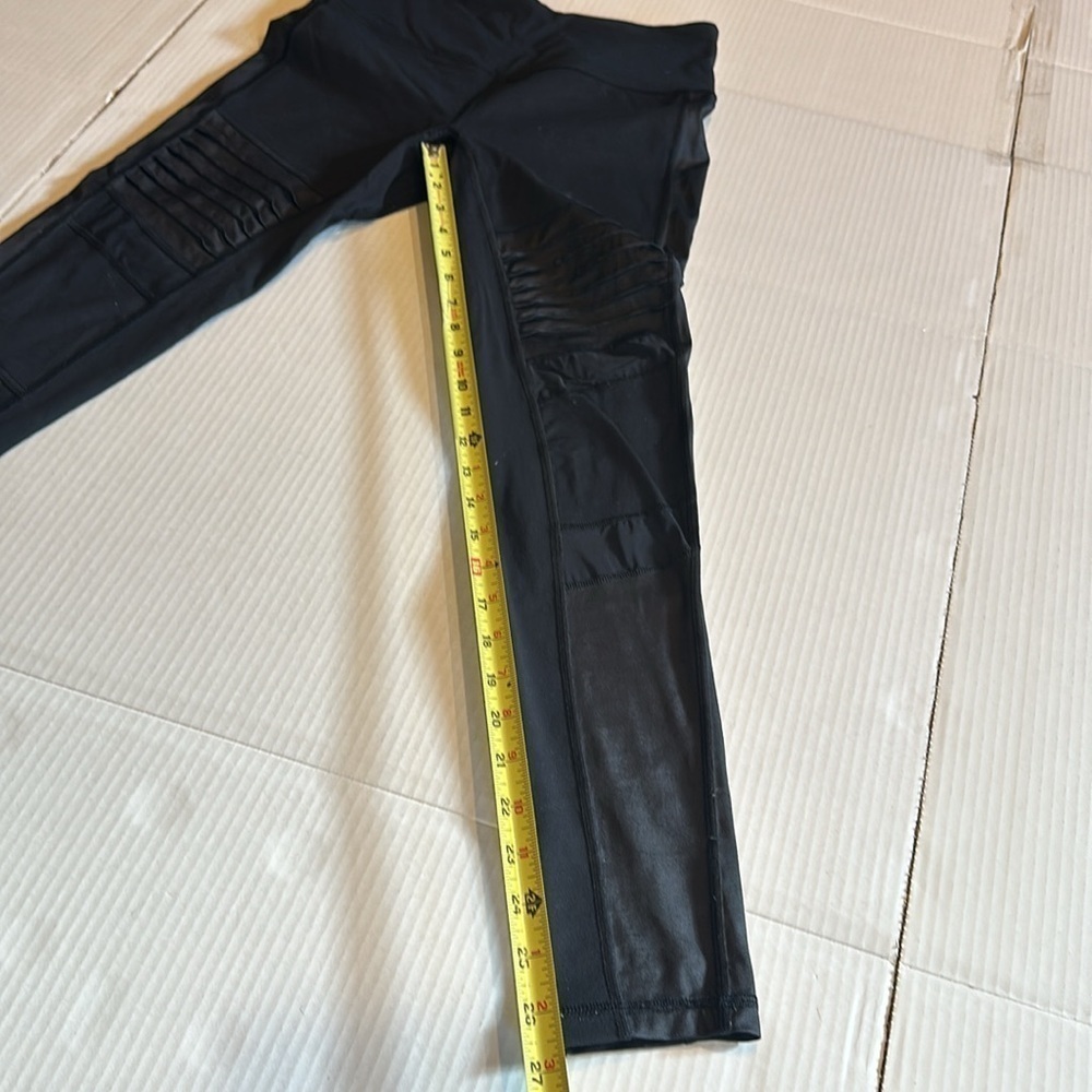 Victorias Secret Sport black leggings with detailed mesh and striping both sides - Picture 2 of 11